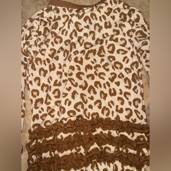 Harp Angel Boutique Bamboo Ruffle Zipper 9-12m Romper in Leopard Print - Picture 4 of 6
